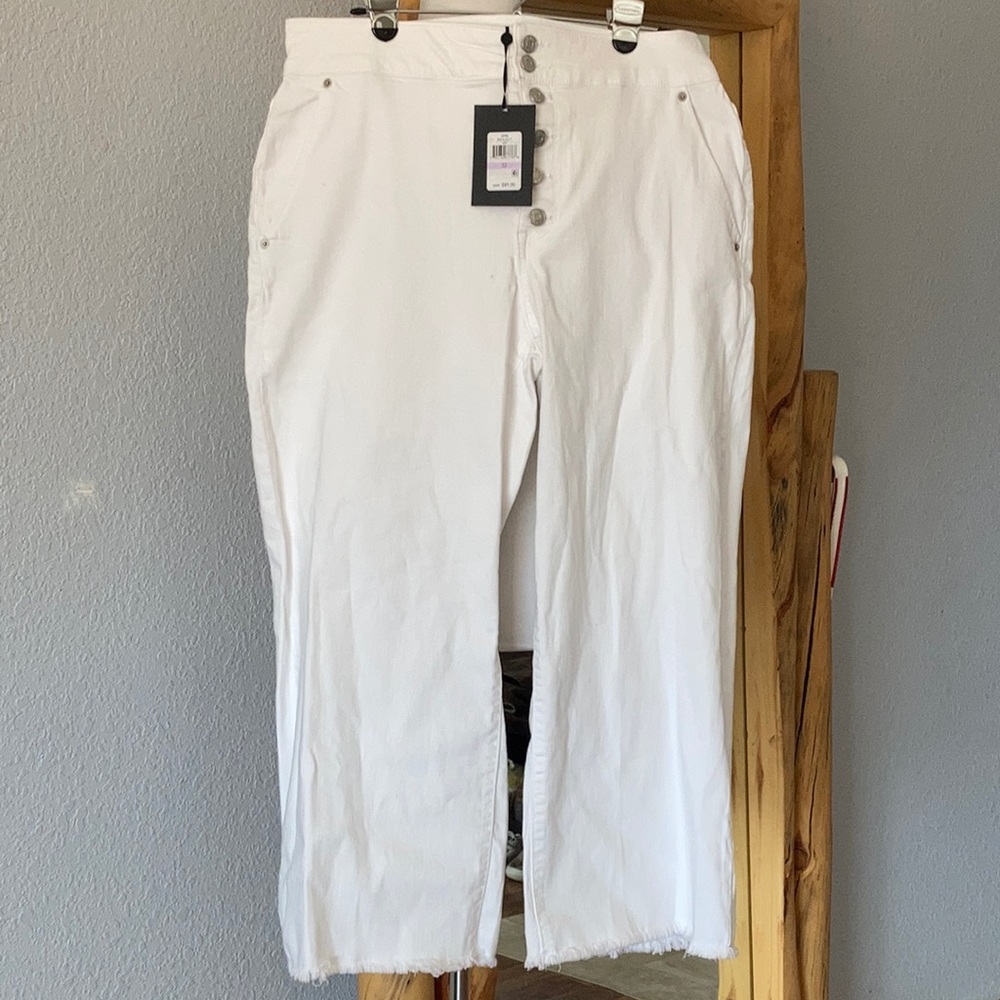 New DKNY stretchy white women jeans Sz 32